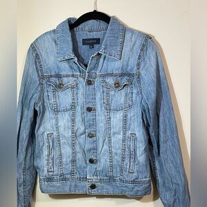 Talbots Blue Jean Jacket Women's Small‎ denim front pockets adj buttons cotton